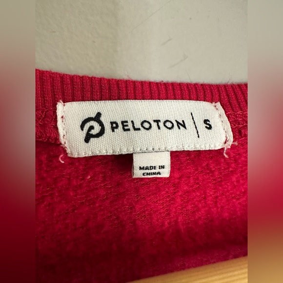 Peleton Lightweight Thin Sweatshirt Raspberry Side Split Logo Spellout Sz SM Top - Picture 3 of 9